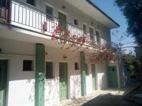 Отель Stamatis Studio  Лонгос